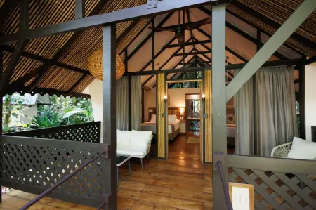 Almonds and Corals Boutique Hotel Отели в г. Мансанильо