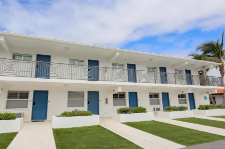 Siesta Key Beach Resort and Suites Отели в г. Сиеста-Ки