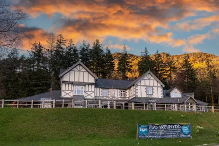 Plas Weunydd Hotel Отели в г. Blaenau Ffestiniog