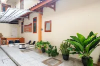 RedDoorz at Dewanti Syariah near Stasiun Tulungagung Tulungagung 호텔