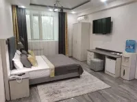 Altyn Adam Hotel - 停車場