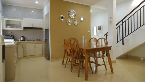 Diyar Villas Puncak K3/9 - parking