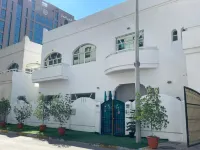 نُزُل لونار بيتش Hotels near كاسر الأمواج في أبوظبي