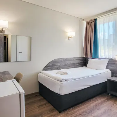 Terminal Park Hotels near Laubenheim