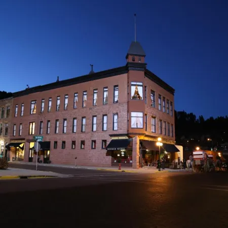 Martin & Mason Hotel