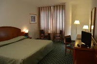Hotel Due Leoni Hotels near Parcheggio Camion Electrolux