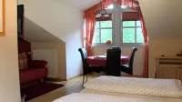 Landgasthof Hotel Zum Hirschenstein, Pension Garni Hotels in Bernried