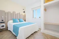 AzuLine Apartamentos Can Sanso Отели рядом с достопримечательностью «Bus Station Santa Eularia»