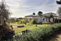 La Villa Aux Oliviers Hotels in Lorgues