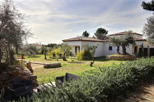 La Villa Aux Oliviers Hotels in Flayosc