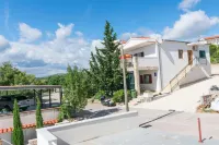 Apartments Ksenija - Parkering
