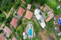 Tropical Condo with Spectacular Ocean Views, Panoramic Dining Terrace & Quick Walk to Beach