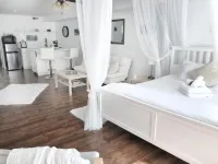 Romantic Studio Cottage