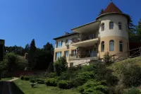 Villamerica - parking