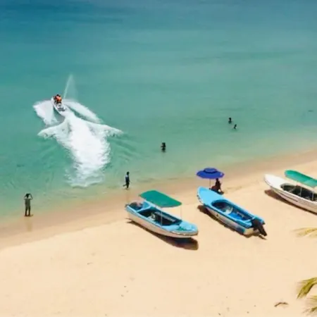 Trinco Beach by Dsk