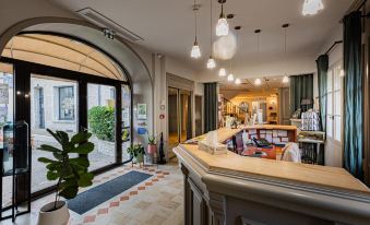 Logis Hostellerie des Clos et Restaurant Bistrot des Grands Crus