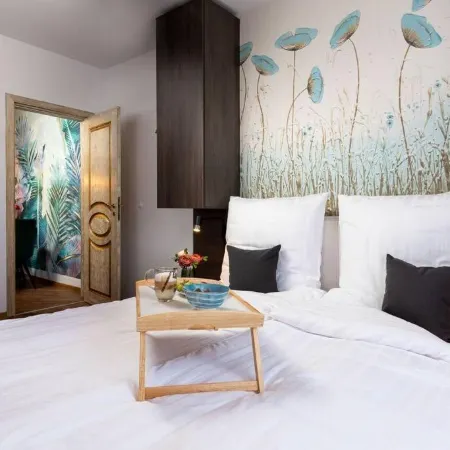 Stylish Sea View Apartment 3 Min to Beach Balcony & Comfort