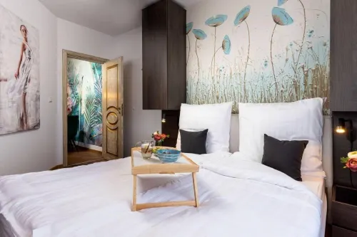 Stylish Sea View Apartment 3 Min to Beach Balcony & Comfort - 4-Star