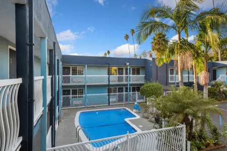 Hotel H-Wood Отели рядом с достопримечательностью «Macy's 4th of July Fireworks»