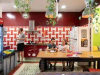 Home Youth Hostel by Feetup Hostels Hotels near Extramurs