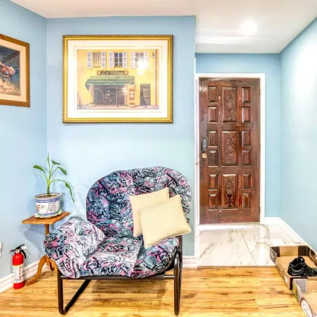 Renovated Rooms 10-min to Finch Subway Near Yonge St