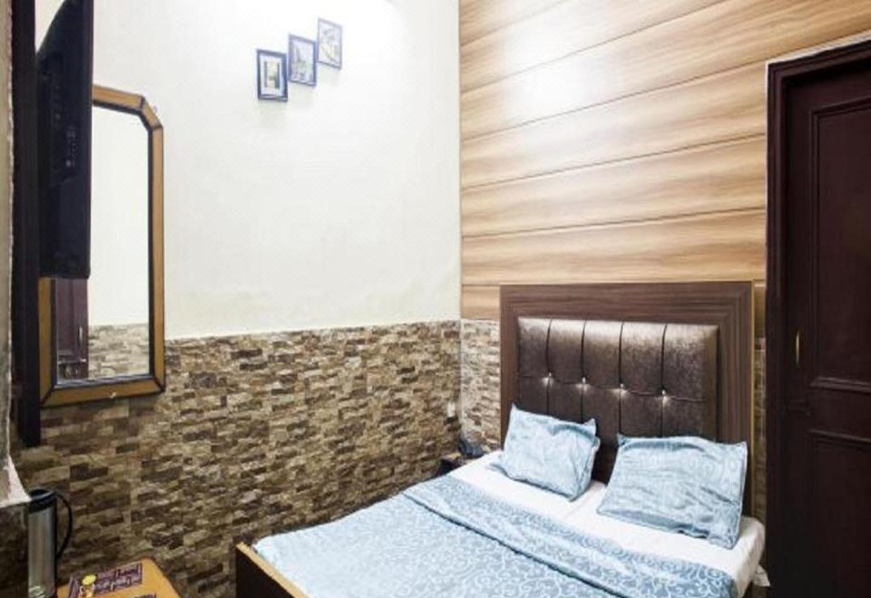 5. Hotel Gr..