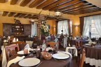 LOGIS Auberge à la Tête de Lard Hôtels à : Salbris