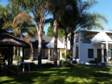 Six Valk Avenue Guest House Hotels in Fourways