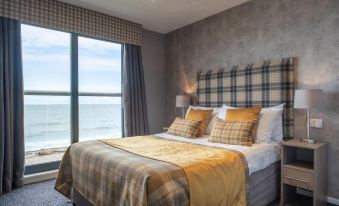 Number 44 Hotel & Bar