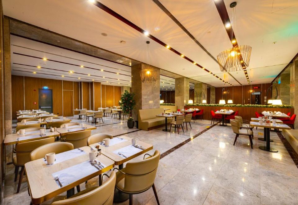 Holiday Inn Krakow City Centre Over view