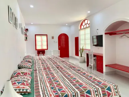 Moonbeam Homestay & Mini-Resort Mui Ne Отели рядом с достопримечательностью «Linh Long Tu Temple»