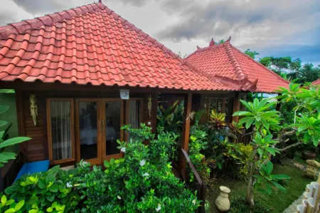 Amora Hut's