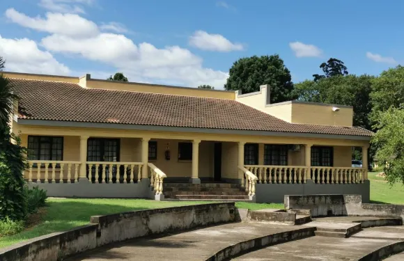 弗羅瑞特河濱旅館和水療中心