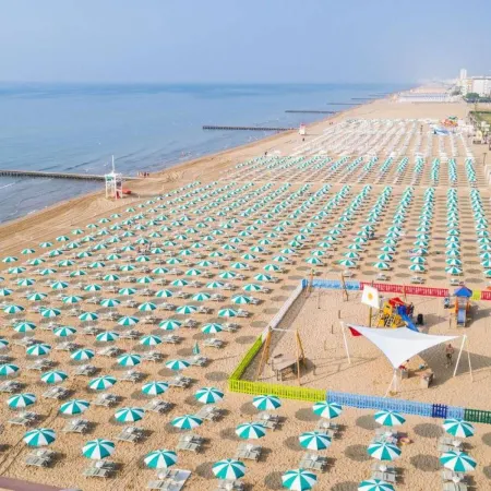 Family Hotel Alexander - Azzurro Club Отели рядом с достопримечательностью «Фаро»