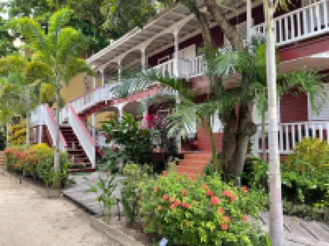 Alux House Hotels in Placencia