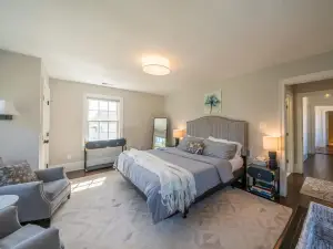 The Walton House - Historic 3Bd 2 5ba with Parking