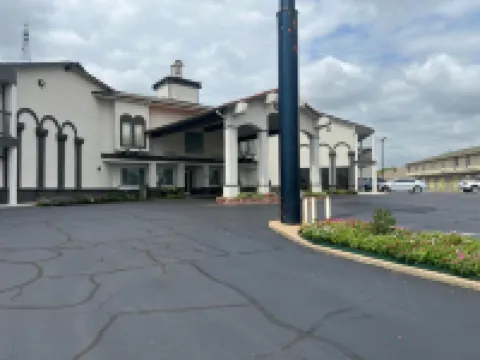 Studio 6 Tulsa, OK Central