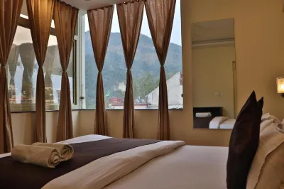 Shiv Shakti Hostel Hotels near Arihant Gems & Jewelry