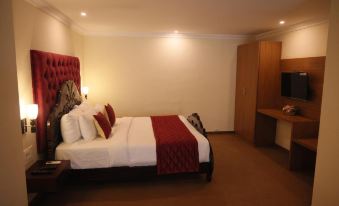 The Hotel Raja Palace