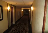 Best Western Plus Parkway Hotel - parking