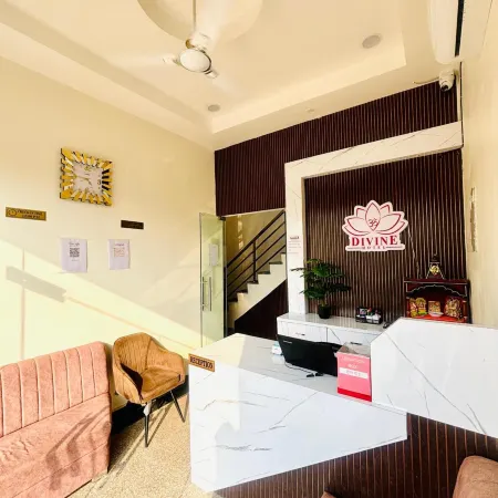 Om divine hotel