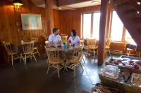 Kandahar Lodge at Whitefish Mountain Resort - breakfast