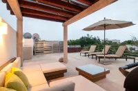 Luxurious & Central Condo in Playa Steps from the Beach