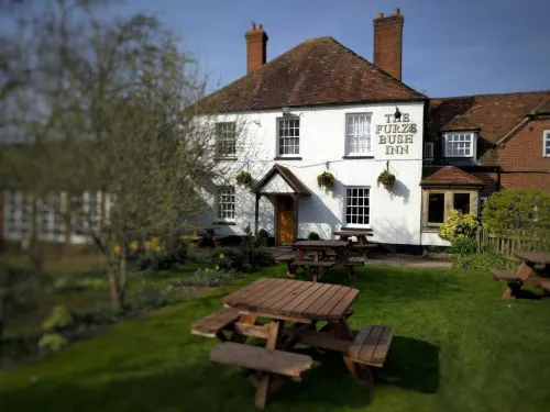 The Furze Bush Inn Hotel a Newbury