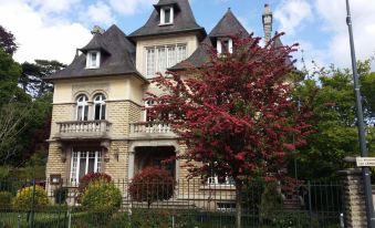 Le Castel Guesthouse