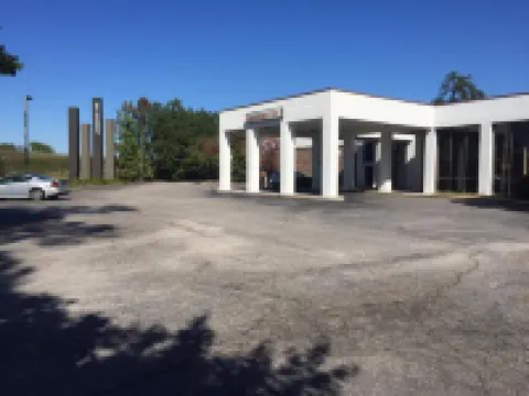 Landmark Inn