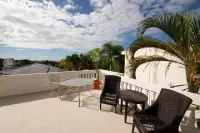 Lazy Parrot Inn Hotels in Puntas