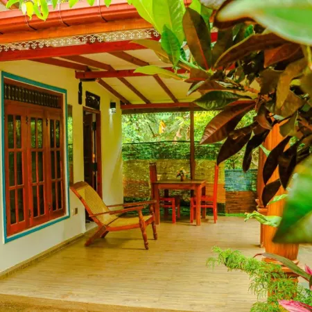 Senura Home Stay