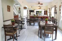 Airport Inn - breakfast
