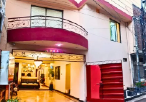 Dove Inn Hotel Wahdat Road Hotéis em 